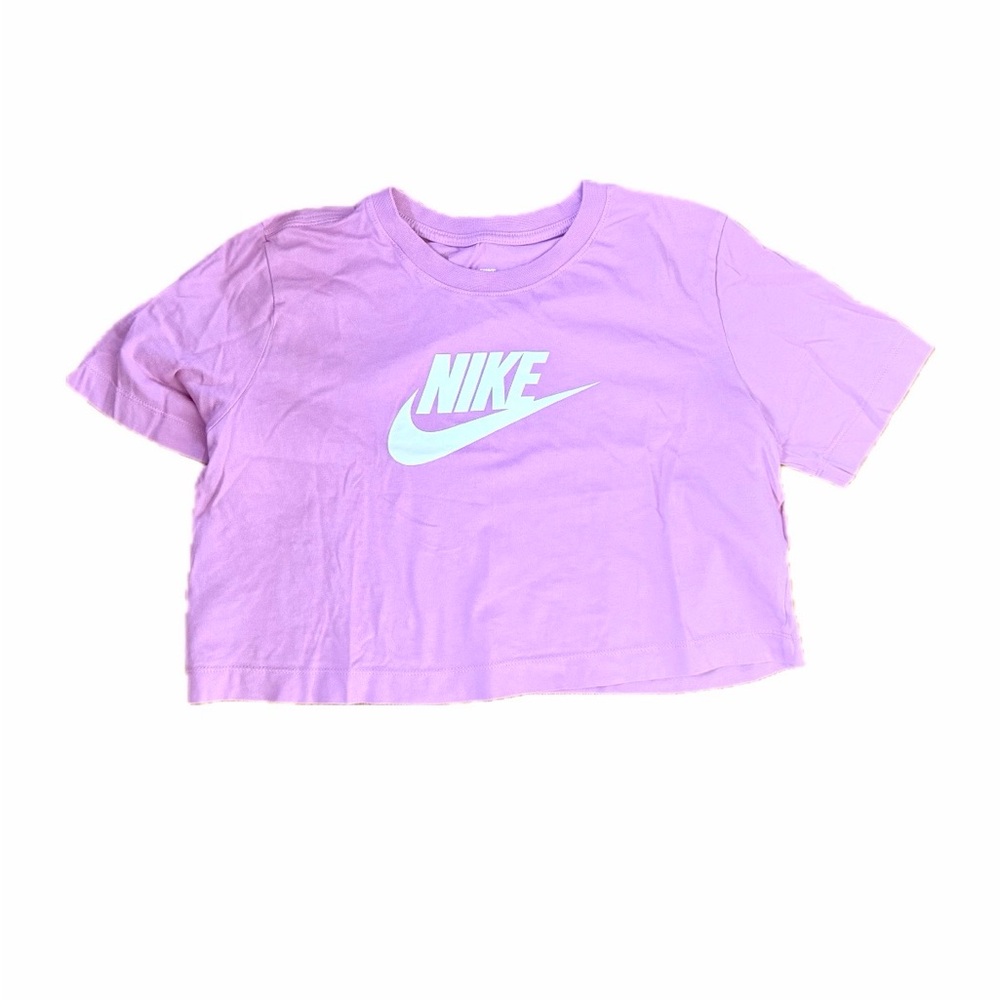 Cropped Nike Tee